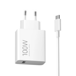 Chargeur Xiaomi 100W vu de face, à côté de son câble USB-C