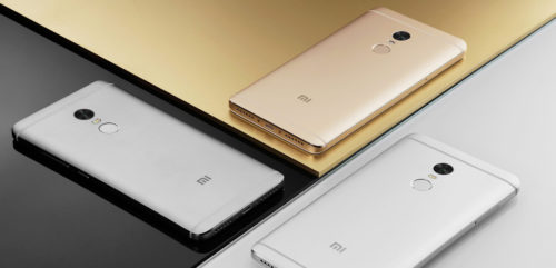 Quatre Redmi Note 4 posés à plat, vus de dos, en argent, doré, gris et blanc