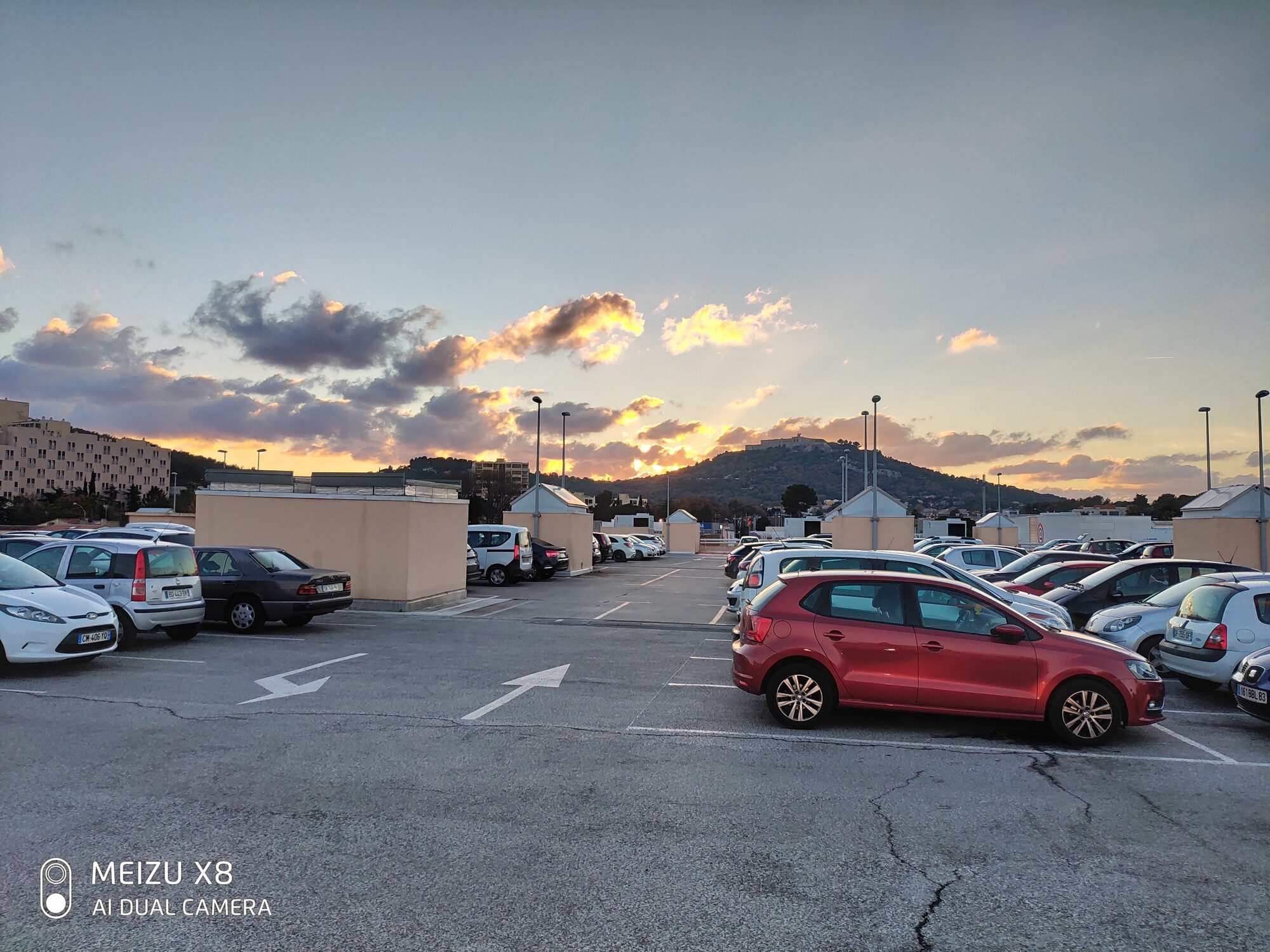 Photo en extérieur au couché du soleil