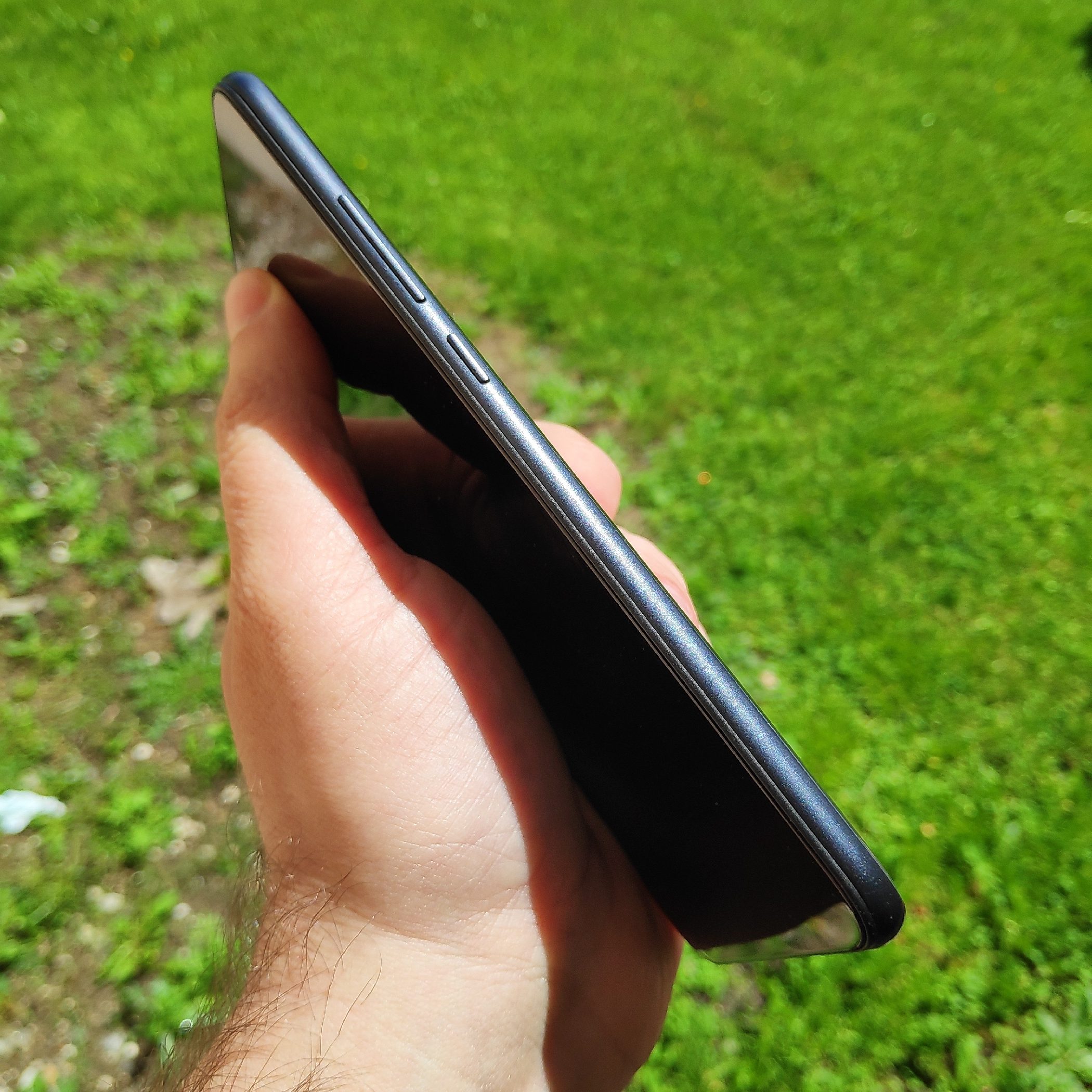 Tranche droite du Redmi 7
