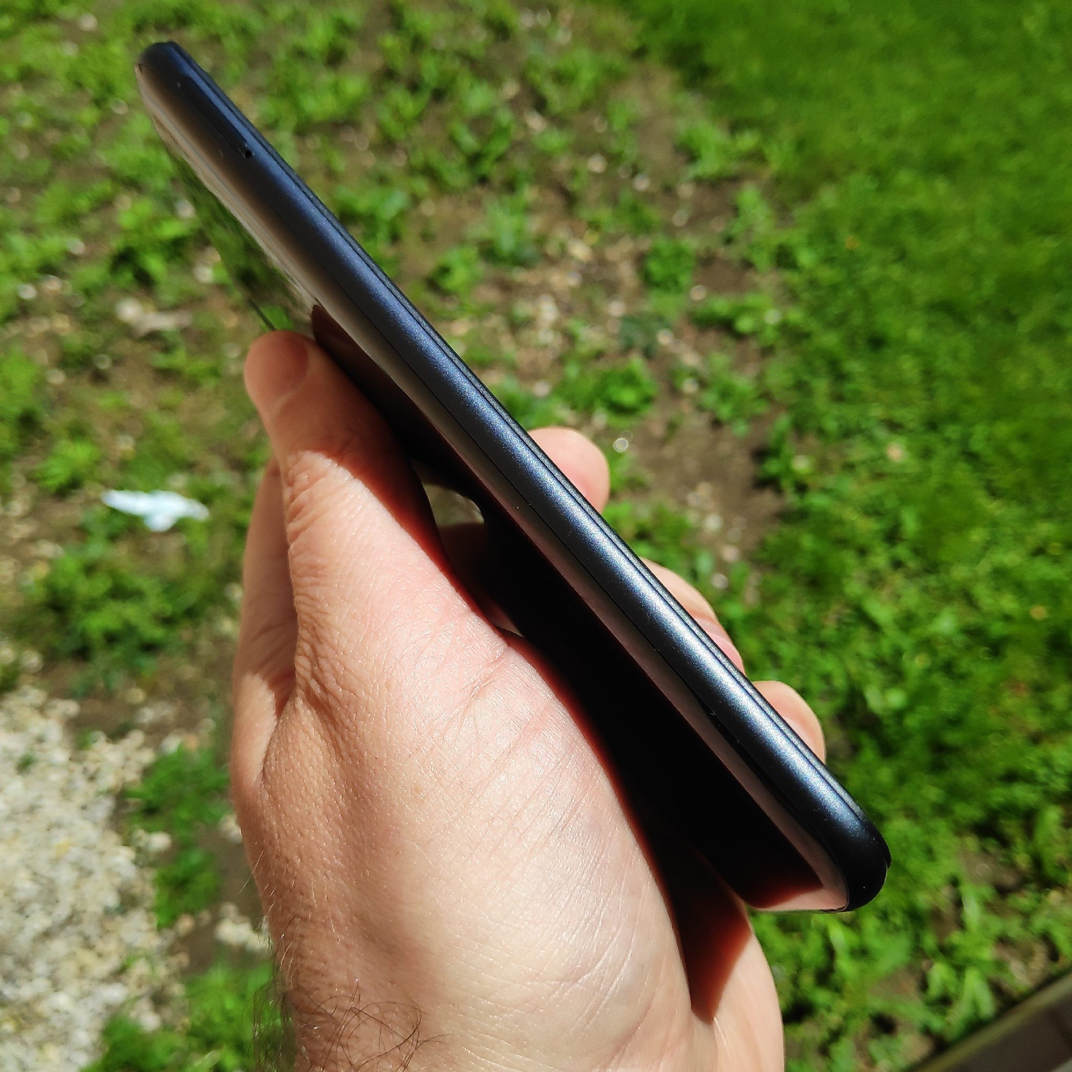 Tranche gauche du Redmi 7