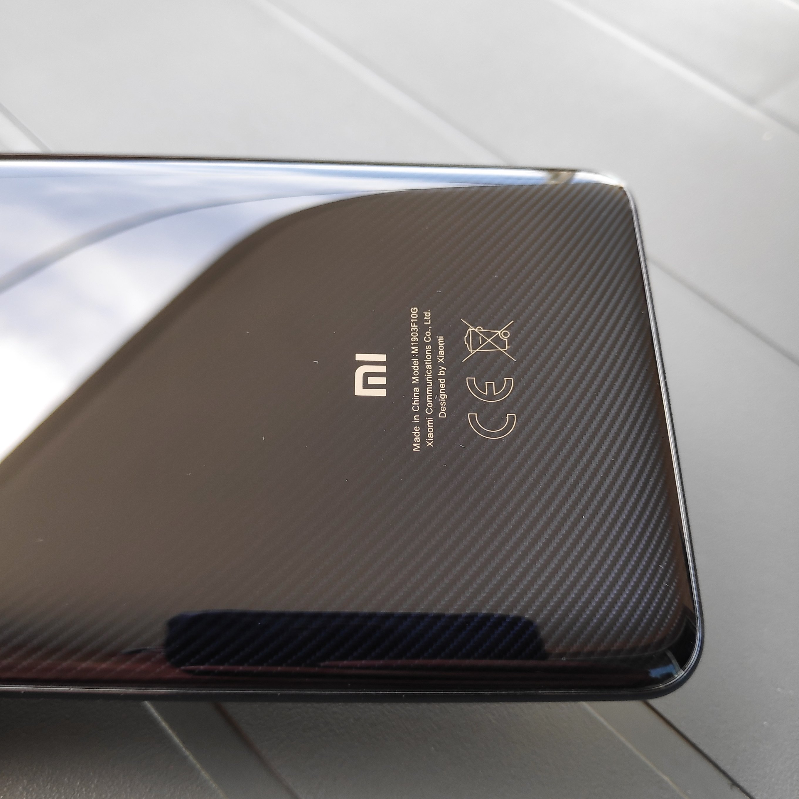 MI9 T version noir carbone
