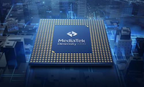 Une puce MediaTek Dimensity vue de dessus, sur un fond de circuits bleutés