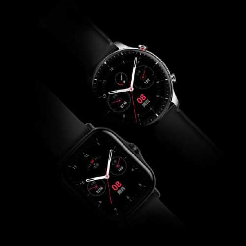 Les montres Amazfit GTR 2 et GTS 2 portées au poignet, l'une à cadran rond, l'autre à cadran rectangulaire