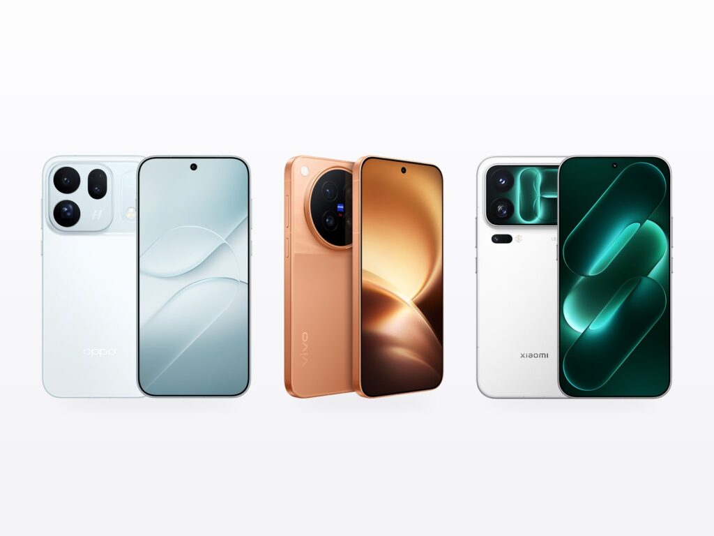 Montage des rendus officiels des trois téléphones, vus de dos et de face : l’Oppo Find X10 bleu glacier, le Vivo X500 Pro orange à grand module photo rond et le Xiaomi 18 Pro blanc avec son écran arrière