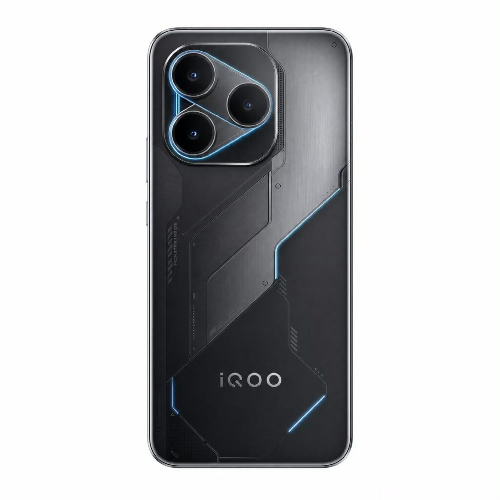 Dos d’un smartphone noir posé sur fond blanc, avec un large module photo carré réunissant trois objectifs disposés en triangle et souligné d’un liseré lumineux bleu